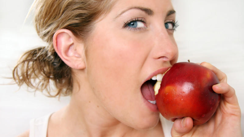 Mit dem Apfel gegen Erkältung - was der Apfel alles kann! Mit Vitaminen aus dem Apfel gegen Erkältungsviren kämpfen