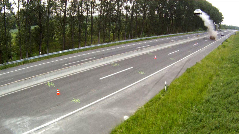 Autosprung: Echt oder nicht? auto mobil macht große Sprünge