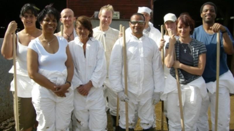 Dokumentation "Wie verrückt sind wir?" Versuchskandidaten (v.l.): Yasmin, Donna, Stuart, Vicki, Scott, Ravi, Dan, Holly, Aley, Kamili