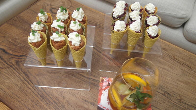 Viktoria startet in den Abend mit Pimms’s Cocktail und Waffeln mal anders Viktorias Aperitif "Pimms’s Cocktail" und Amuse Gueule "Waffeln mal anders" bei "Das perfekte Dinner"