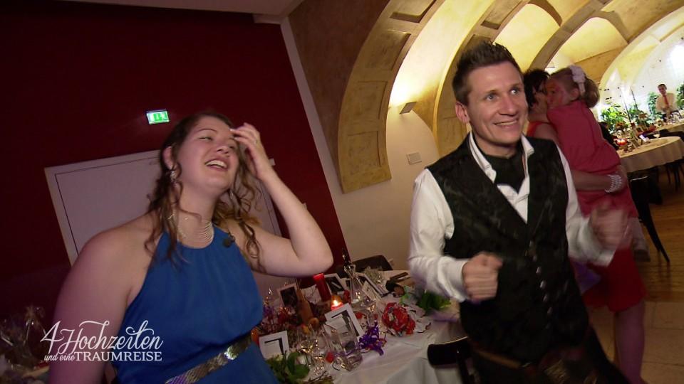 4 Hochzeiten und eine Traumreise: Tote Hose auf Melanies Party Jenny tanzt mit Bräutigam Philipp