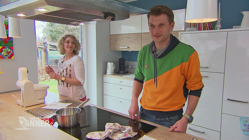 Das perfekte Dinner: Der Gastgeber macht einen guten Eindruck Hanno eröffnet die Ostfriesische Dinner-Runde
