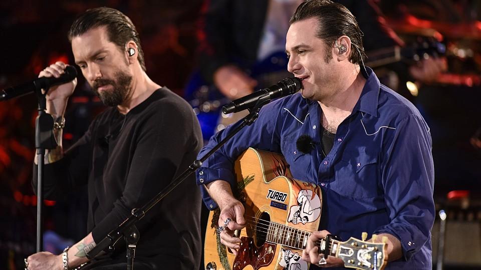 Sing meinen Song 2016: "The BossHoss" mit einer "Hammer-Version" von "Alles em Lot" Sing meinen Song 2016: "The BossHoss" singen den BAP-Song "Alles em Lot" in der Country-Version