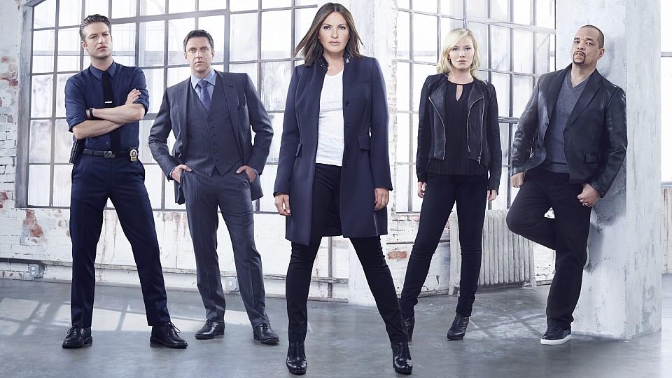 Law & Order - Special Victims Unit: Die 17. Staffel ab September 2016 bei VOX Dominick "Sonny" Carisi (Peter Scanavino), Rafael Barba (Raúl Esparza), Olivia Benson (Mariska Hargitay), Amanda Rollins (Kelli Giddish), Odafin 'Fin' Tutuola (Ice-T)