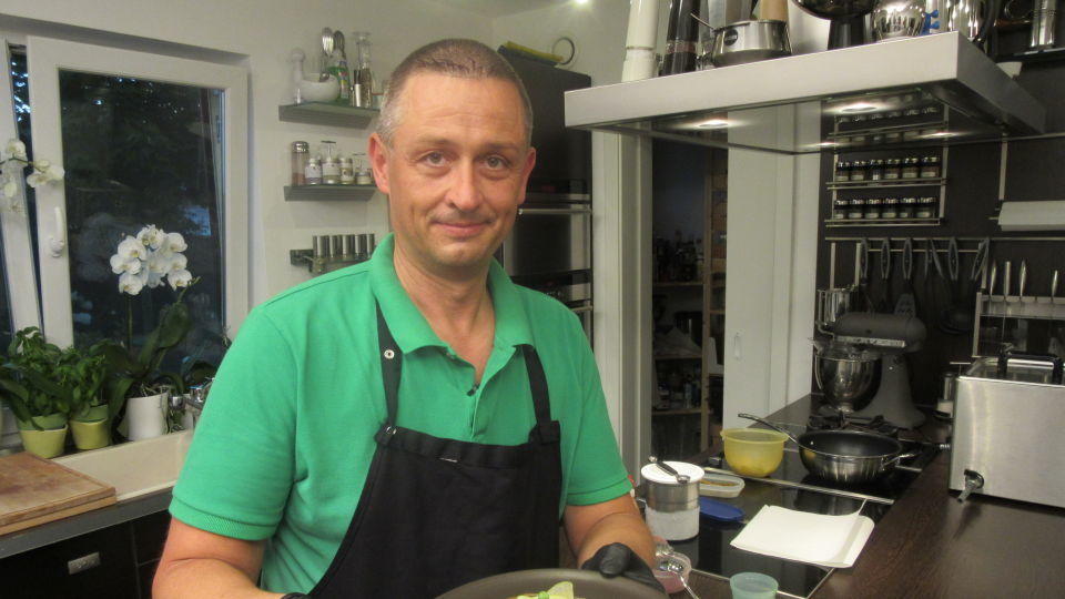 Das perfekte Dinner: Wie ein Concierge in einem Hotel - Matthias will der perfekte Gastgeber sein Matthias liebt kulinarische Kontraste