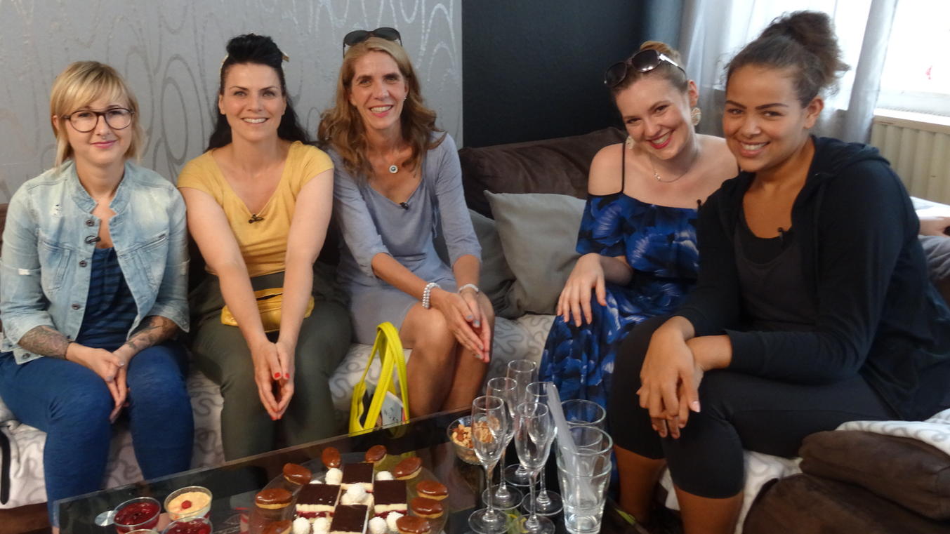Shopping Queen: In Aachen wird ein cooler Streetstyle gesucht Bei "Shopping Queen" in Aachen erwartet die Mädels ein lässiges Motto.
