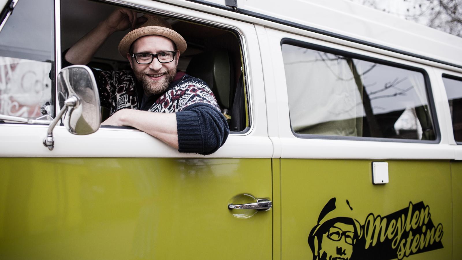 "Meylensteine" mit Gregor Meyle: Verpasste Folgen bei TV NOW sehen Mit seinem VW-Bulli bereist Songwriter Gregor Meyle deutsche Musikgeschichte.