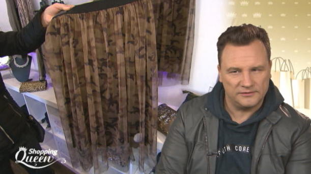 Shopping Queen: Julia sucht das perfekte Outfit zum Musical "Tanz der Vampire" Guido Maria Kretschmer findet den Rock für das Musical "Tanz der Vampire" unpassend.