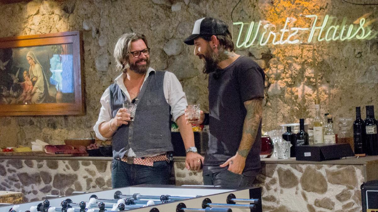 One Night Song 2017: Henning Wehland im Interview Daniel Wirtz (r.) trifft heute auf Henning Wehland. Sie verstehen sich auf Anhieb gut.