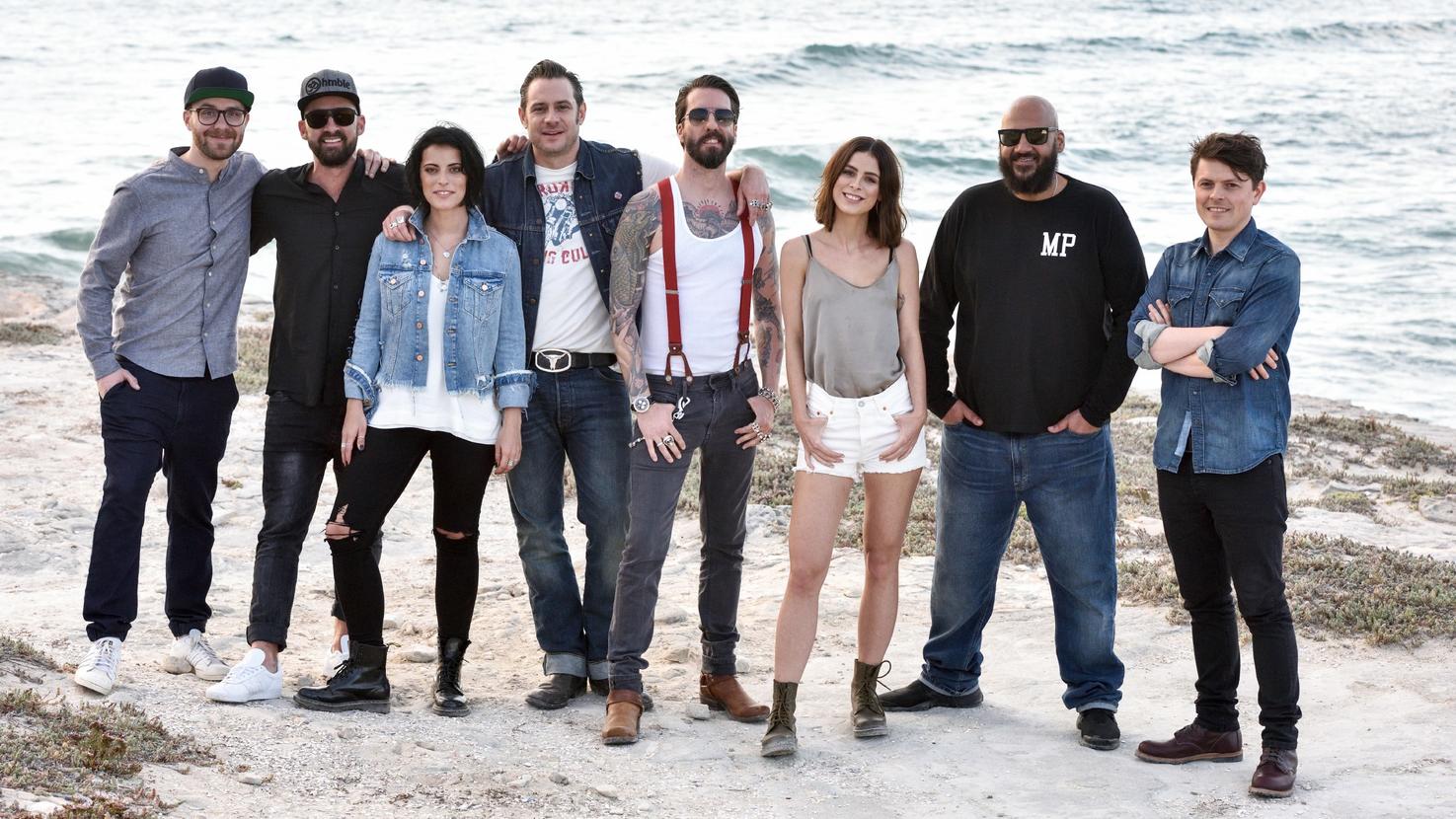 Sing meinen Song - Das Tauschkonzert 2017: Ganze Folgen und den VOX-Live-Stream bei TV NOW V.l.: Mark Forster, Gentleman, Silbermond-Sängerin Stefanie Kloß, Sascha Vollmer und Alec Völkel von The BossHoss, Lena Meyer-Landrut, Moses Pelham und Michael Patrick Kelly.