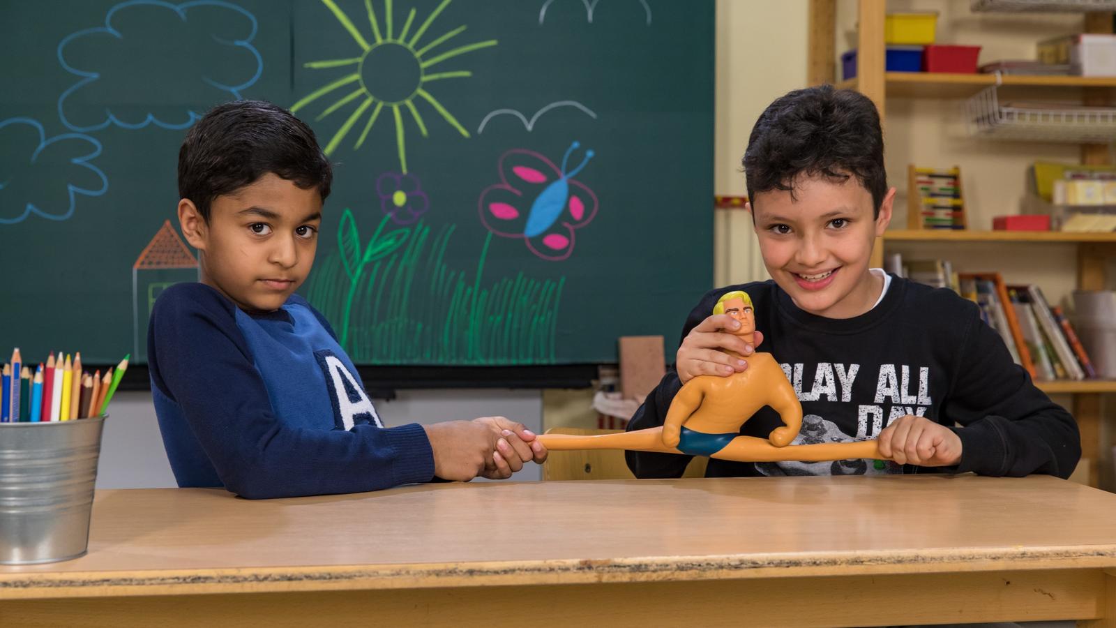Hot oder Schrott - Die Allestester sind zurück Mit hohem Spaßfaktor: Kinder testen Produkte, die es heute nicht mehr gibt...