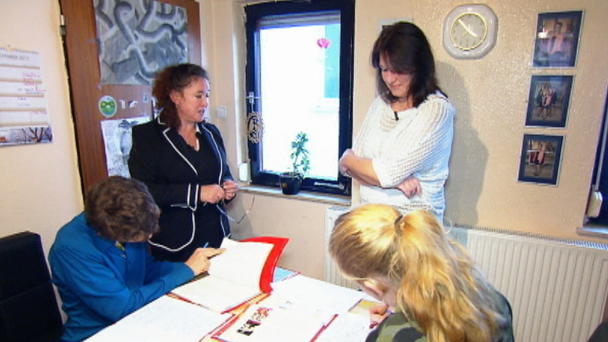 Daniela erzieht nach dem Motto "Ohne Fleiß kein Preis" Daniela erzieht nach dem Motto "Ohne Fleiß kein Preis"
