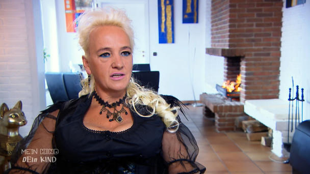Nicole erzieht ihre Kinder auf Augenhöhe Nicole erzieht ihre Kinder auf Augenhöhe