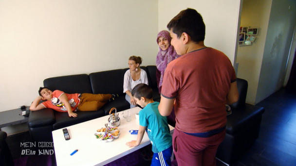 Sohn Abbas bestellt, Mama Gadeh liefert Sohn Abbas bestellt, Mama Gadeh liefert