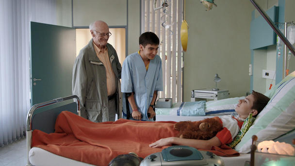 Toni zieht bei Hugo ein Toni zieht bei Hugo ein