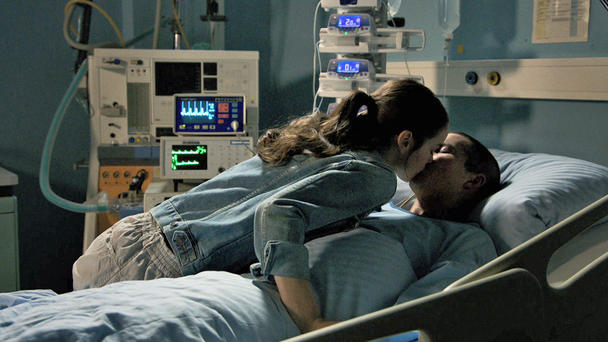 Ein inniger Moment zwischen Emma und Leo Ein inniger Moment zwischen Emma und Leo
