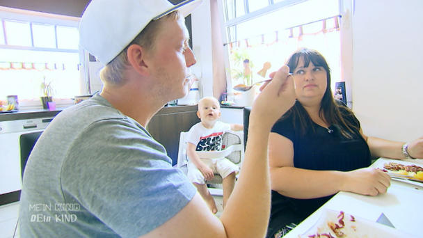 Papa Jan kocht jeden Tag frisch für seine Kinder Papa Jan kocht jeden Tag frisch für seine Kinder