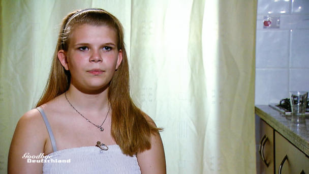 Angie vermisst ihre Geschwister und ihre Freunde Angie vermisst ihre Geschwister und ihre Freunde