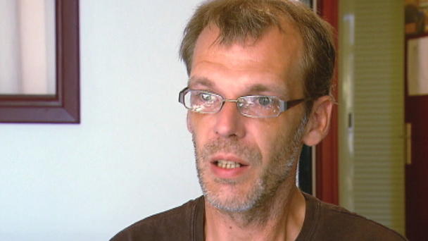 Nageldesigner Jörg muss Klinken putzen Nageldesigner Jörg muss Klinken putzen